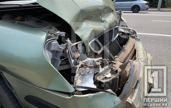 Дві аварії за ранок: на Дніпровському шосе легковик в’їхав у кросовер, а на 95-му було зіткнення з кур’єром Glovo