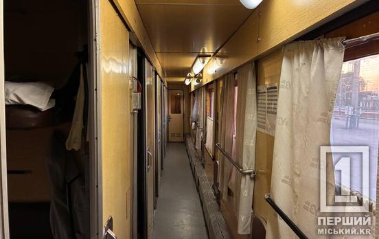 Шолом для кота, кущі лохини та портмоне з портретом Бандери: що забували пасажири у потягах «Укрзалізниці»