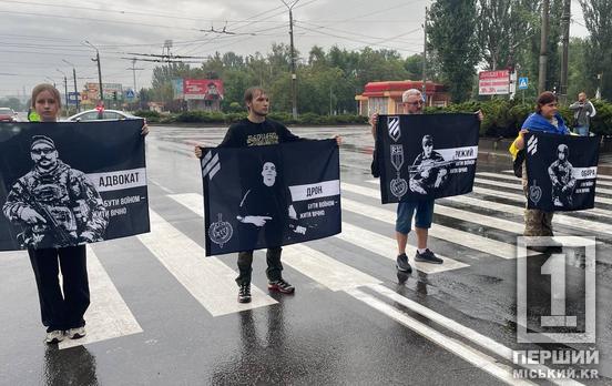 Тиша, яка гучніше за слова: у Кривому Розі провели хвилину мовчання