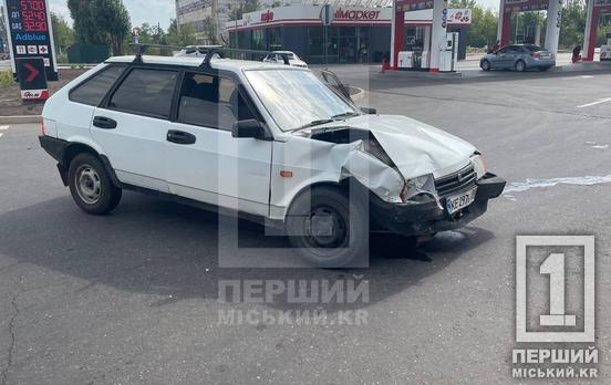 Розтрощені авто поруч з «Епіцентром»: у Саксаганському районі вдарилися Лада та Toyota