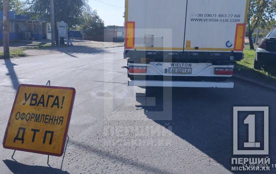 Обидва авто йшли на поворот: у Кривому Розі неподалік техбази притерлися фура та Volkswagen