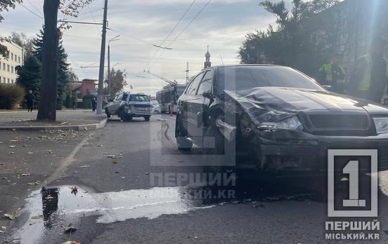 Одного водія зачепило поза салоном авто: на проспекті Миру Skoda влетіла у Ладу