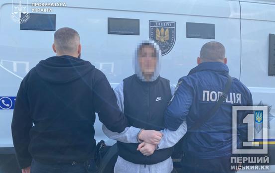 Автозак, наручники, Україна: з Польщі екстрадували учасника криворізького наркотичного угруповання