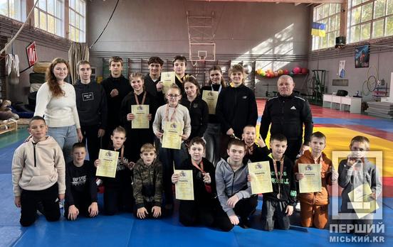 Не залишили суперникам шансів: криворізькі спортсмени з ДЮСШ №7 привезли медалі з обласного чемпіонату з сумо