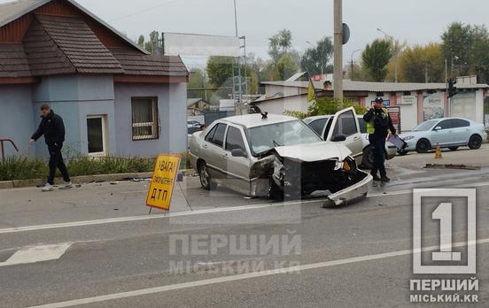 У обох понівечені «морди» від сильного удару: на вулиці 129-ої бригади територіальної оборони зіштовхнулися Volkswagen і Chery