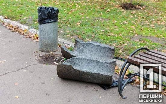 Новий плювок на затишність міста: у сквері «Дружба» виявлено чергову «роботу» вандалів