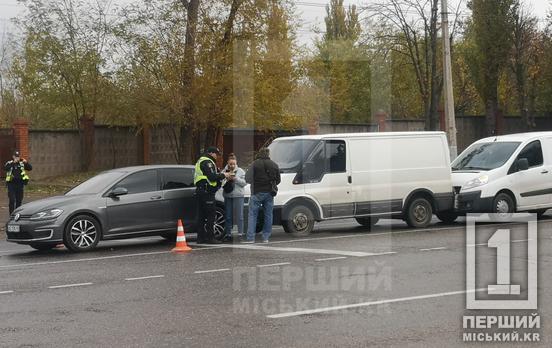 Ранок почався з ДТП: на проспекті Миру вдарилися Volkswagen, Ford та Peugeot