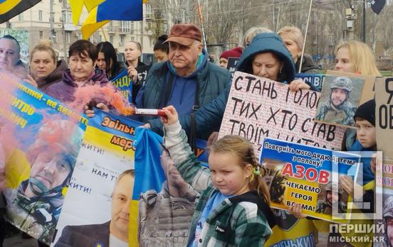 «Я тоже хочу держать любимого за руку…»: криворожцы организовали пешее шествие в поддержку военнопленных