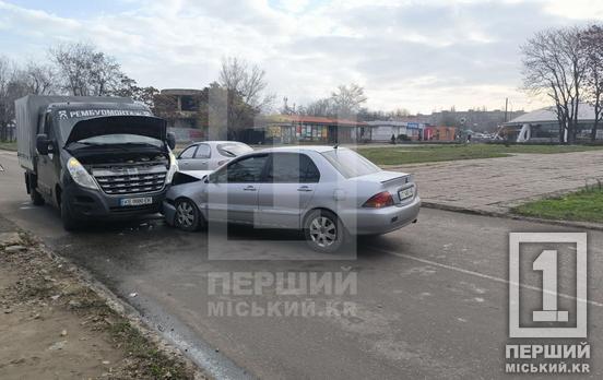 В Саксаганском районе Кривого Рога произошло лобовое ДТП с Mitsubishi и грузовиком