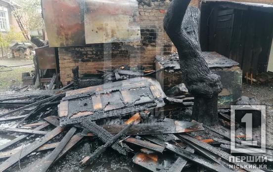 Вигоріли сарай та дах літньої кухні: у Тернівському районі Кривого Рогу минулої доби загасили дві пожежі