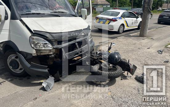 Летів з верхнього МОДРу: після зіткнення з вантажівкою ушпиталили байкера