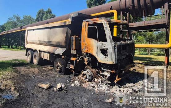 Поджигали машины за деньги из мессенджера: в Кривом Роге задержали двух женщин