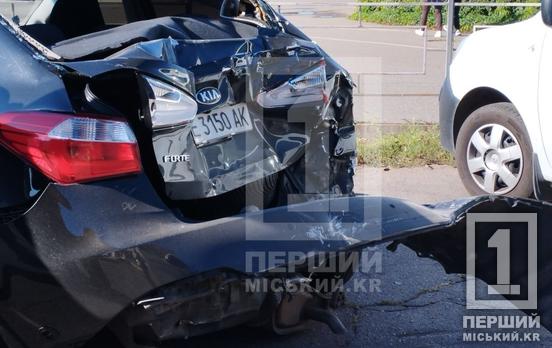 У Кривому Розі на Володимира Великого фура врізалася в Kia: у бік площі утворився затор