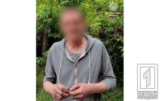 Притаился в лесополосе с награбленным имуществом: в Кривом Роге велопатруль поймал вора проводов