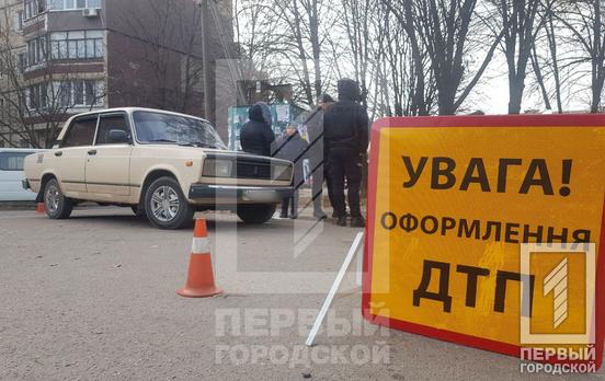 В Кривом Роге в результате столкновения автомобиля и мотоцикла травмировался мужчина