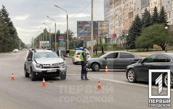 Відкинуло на зустрічну: у Кривому Розі зіткнулися дві автівки