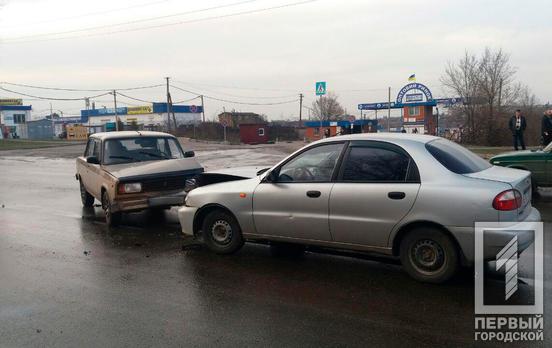 В Кривом Роге две легковушки столкнулись лоб в лоб