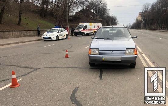 Появилось видео аварии в Кривом Роге, в которой парень бросился под машину