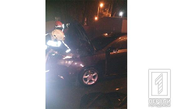 Минивэн и легковушка: в Кривом Роге на выходных горели два автомобиля