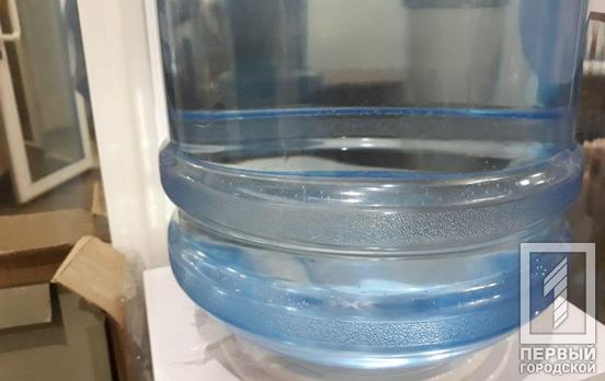 На время ликвидации последствий гидроудара водоканал в Кривом Роге организовали подвоз жидкости жителям Ингульца