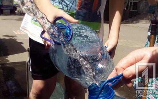 Жителям Терновского района в Кривом Роге подвозят воду по графику: когда и куда подходить