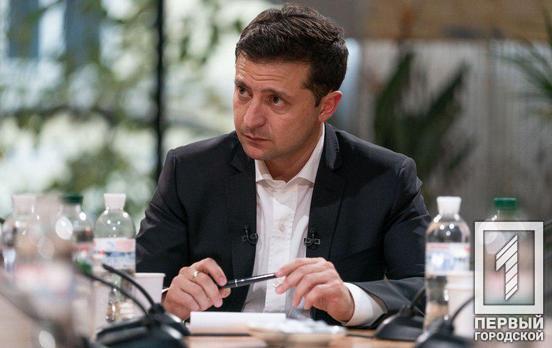 Владимир Зеленский подписал закон о признании людей в инвалидных колясках участниками дорожного движения