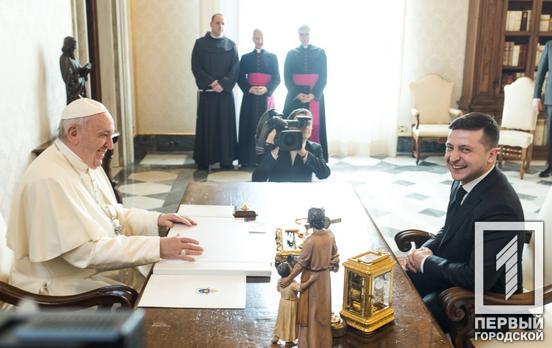 Владимир Зеленский попросил Папу Франциска помочь вернуть пленных украинцев домой