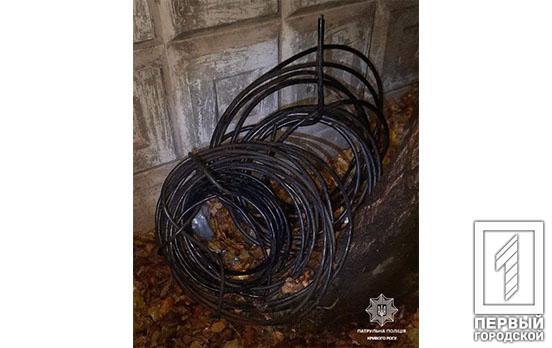 Патрульні Кривого Рогу затримали дівчину, яка збиралася незаконно заволодіти кабельно-провідниковою продукцією