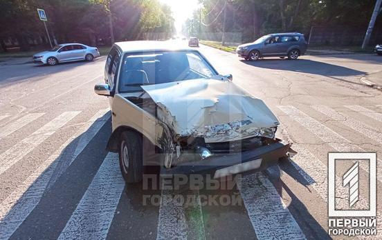 У Кривому Розі на перехресті зіткнулися легковик та вантажівка