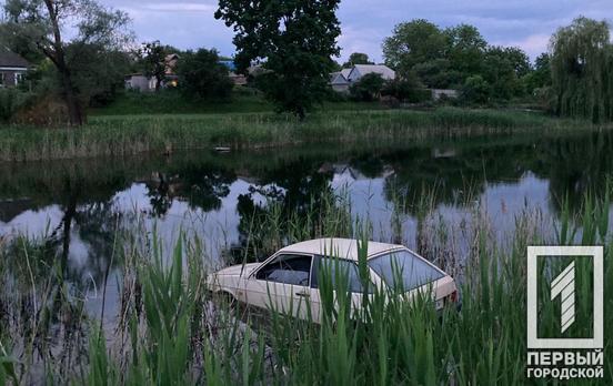 В одной из рек Кривого Рога пытались утопить угнанный автомобиль