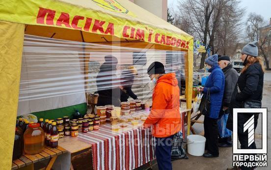 Пасічники Кривого Рогу передали мед дітям, що знаходяться у Центрі соціально-психологічної реабілітації