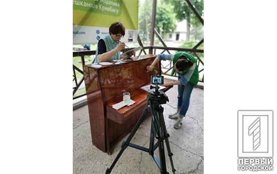 В Кривом Роге появилось первое уличное пианино