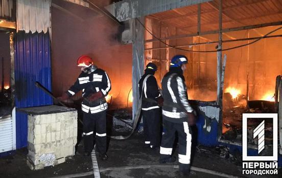 Ночью в Кривом Роге загорелся рынок