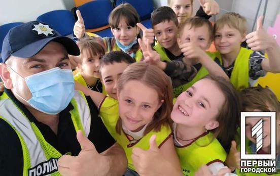 «Летний лагерь безопасности с патрульными»: полиция Кривого Рога разбирает с детьми ПДД и современные проблемы