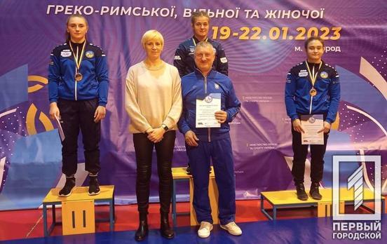 Три спортсменки из Кривого Рога возвращаются с чемпионата Украины по борьбе с победами
