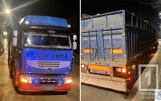 Патрульные Кривого Рога остановили фуру с металлоломом, перевозившимся без документов