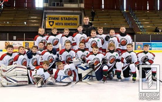 Команды из Кривого Рога получили «бронзу» и «золото» Чемпионата Украины по хоккею