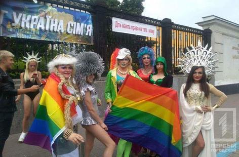 Девушку из Тулы оштрафовали за демонстрацию в соцсети флага ЛГБТ*
