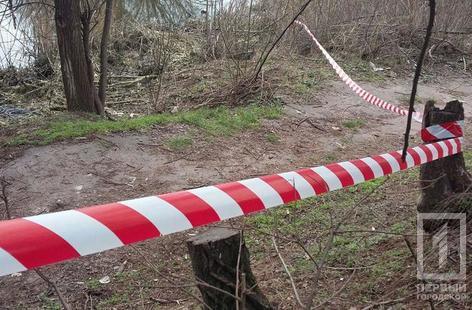 Анекдот: На улице молодой парень обгоняет старого еврея. Старик кричит вдогонку: - Ви